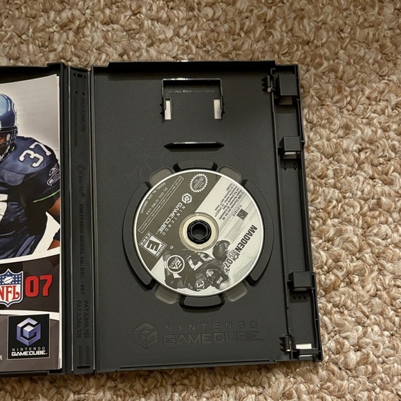 Madden NFL 07 GameCube Game - Picture 3 of 4